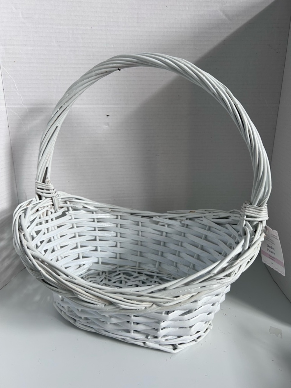 ASHLAND White Wicker Basket with Handle